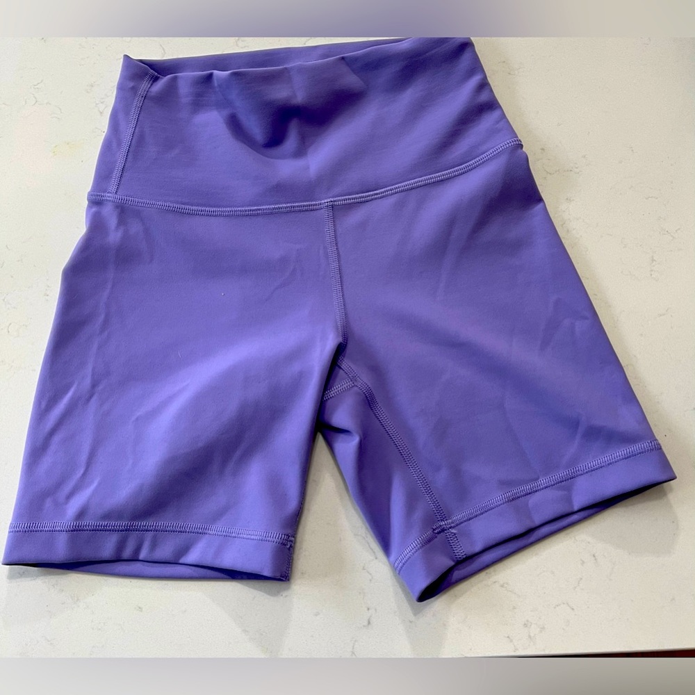Lululemon bike shorts size 4